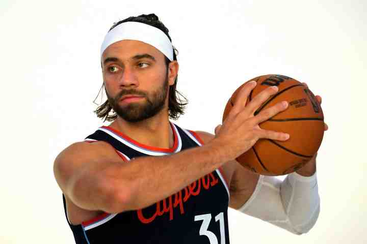 右脚受伤！队记：斯特鲁斯将退出今天与勇士的季前赛